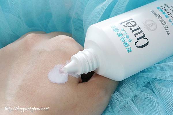Curél 潤浸保濕防曬乳（臉部˙身體用）： http://kagami.pixnet.net/blog/post/31284151