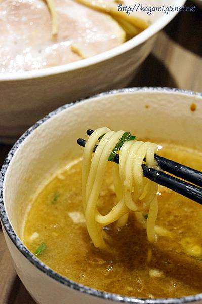 麵屋輝　麺や輝（teru）： http://kagami.pixnet.net/blog/post/31423993