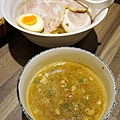 麵屋輝　麺や輝（teru）： http://kagami.pixnet.net/blog/post/31423993