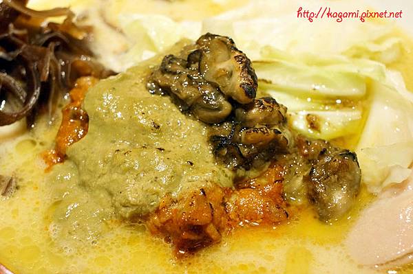 凪（Nagi） 豚王拉麵： http://kagami.pixnet.net/blog/post/31644931