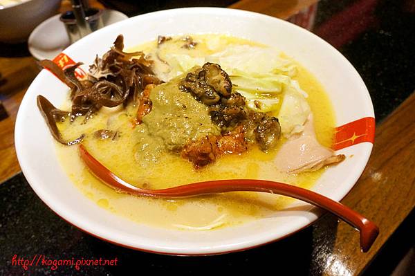 凪（Nagi） 豚王拉麵： http://kagami.pixnet.net/blog/post/31644931