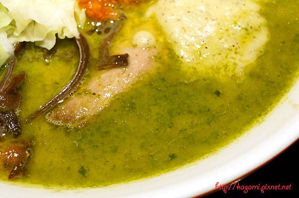 凪（Nagi） 豚王拉麵： http://kagami.pixnet.net/blog/post/31644931