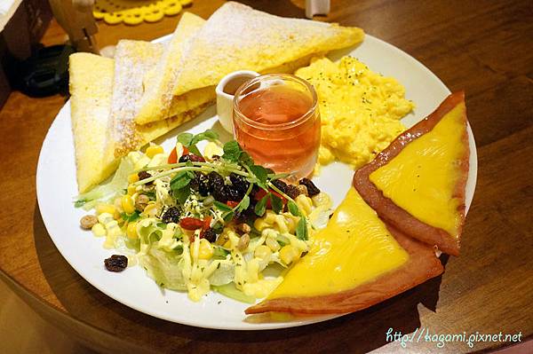 奈野咖啡： http://kagami.pixnet.net/blog/post/31818431