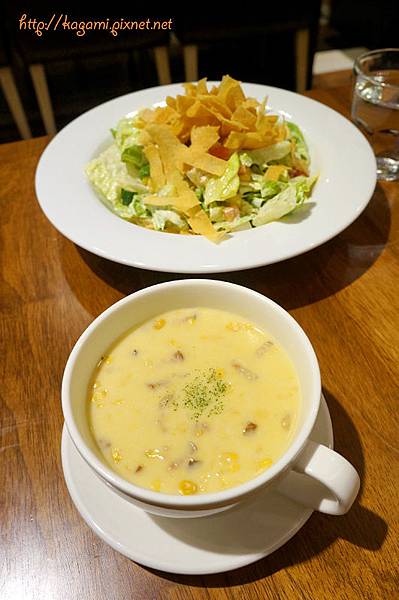 Capricciosa 卡布里喬莎： http://kagami.pixnet.net/blog/post/32385189