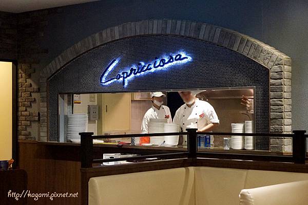 Capricciosa 卡布里喬莎： http://kagami.pixnet.net/blog/post/32385189