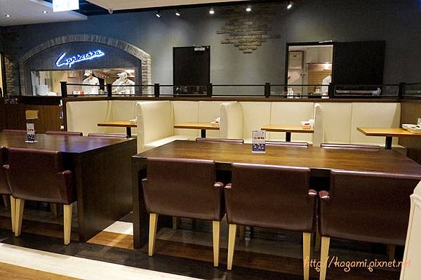 Capricciosa 卡布里喬莎： http://kagami.pixnet.net/blog/post/32385189