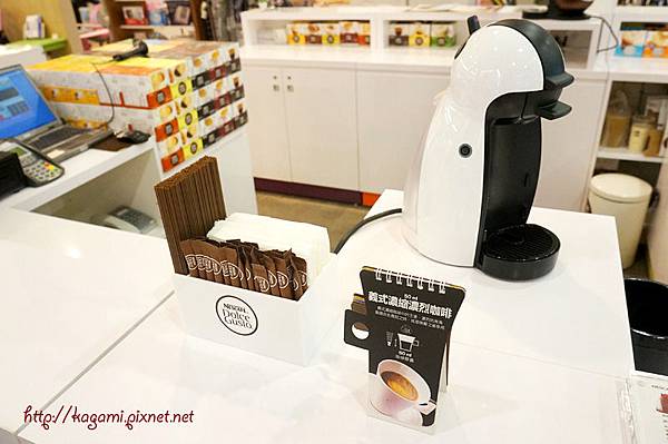 雀巢膠囊咖啡機 NESCAFÉ Dolce Gusto： http://kagami.pixnet.net/blog/post/32638333