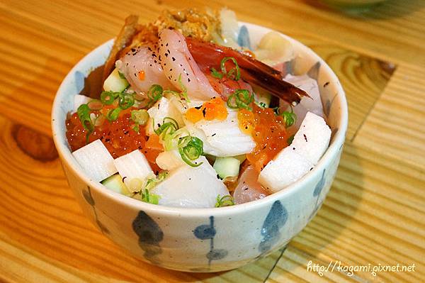 二男ほんかく小家料理： http://kagami.pixnet.net/blog/post/35186919