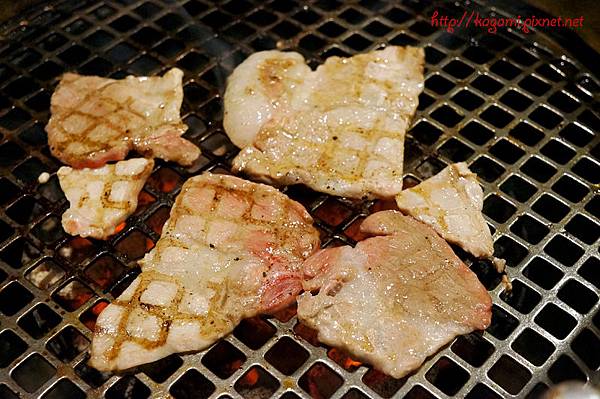 焼肉乃我那覇： http://kagami.pixnet.net/blog/post/38227795