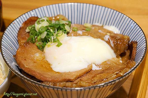 滿燒肉丼食堂： http://kagami.pixnet.net/blog/post/41260444