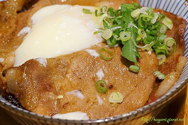 滿燒肉丼食堂： http://kagami.pixnet.net/blog/post/41260444