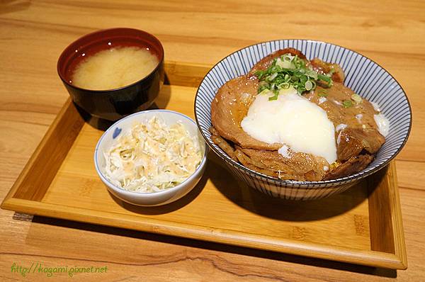 滿燒肉丼食堂： http://kagami.pixnet.net/blog/post/41260444