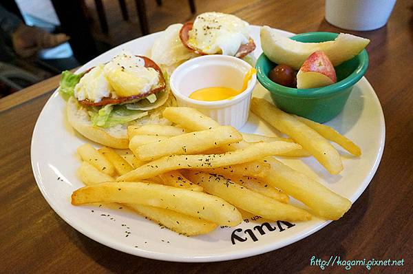 Yuly Brunch & Cafe： http://kagami.pixnet.net/blog/post/41425036