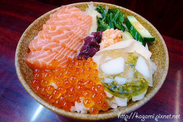 國屏　東港直銷-50度c生魚片： http://kagami.pixnet.net/blog/post/26476154