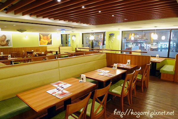 Saizeriya 薩利亞義式餐飲（復興店）： http://kagami.pixnet.net/blog/post/27653095