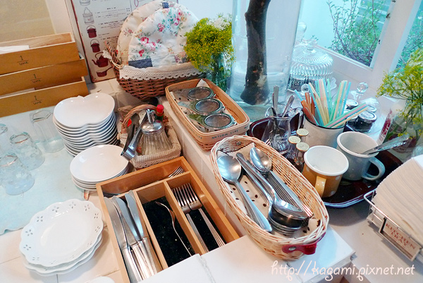 HANA cafe（板橋店）： http://kagami.pixnet.net/blog/post/27752965