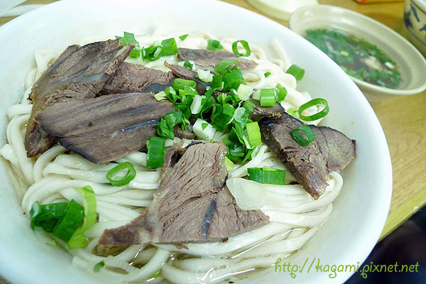 文化大學 牛肉拌麵： http://kagami.pixnet.net/blog/post/26866873