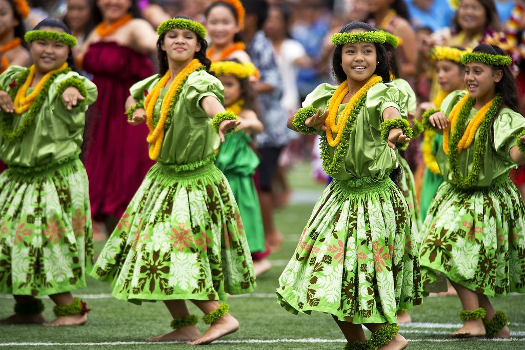 hawaiian-hula-dancers-377653_1920.jpg