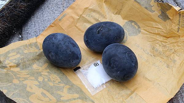 oeufs-noirs-et-sel-1024x575 oeufs-noirs-et-sel-1024x575