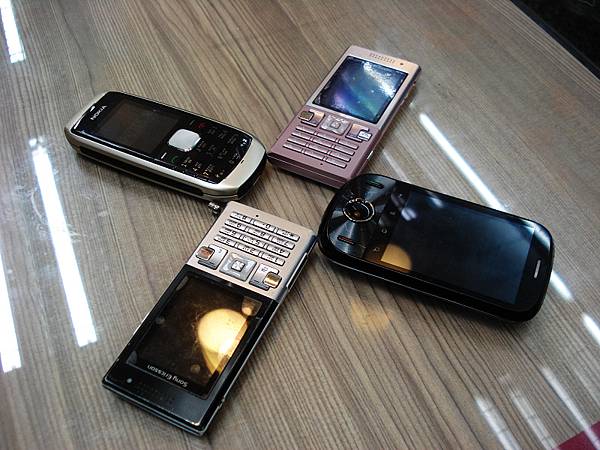 4支手機2