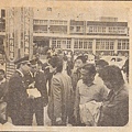 1986年3月29日，江蓋世與一些桃園黨外人士，在桃園火車站前廣場，推動台灣反戒嚴綠色行動，當時的桃園分局長陳伯壎，左手抱著六法全書，勸阻江蓋世等人，進行抗議行動_台灣時報1986.3.29.jp