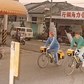 1987年12月，江蓋世單車環島「國土之旅」，與童鴻欽鐵馬走台灣，宣揚台灣獨立理念。10.jpg