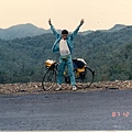 1987年12月，江蓋世單車環島「國土之旅」，與童鴻欽鐵馬走台灣，宣揚台灣獨立理念。15.jpg