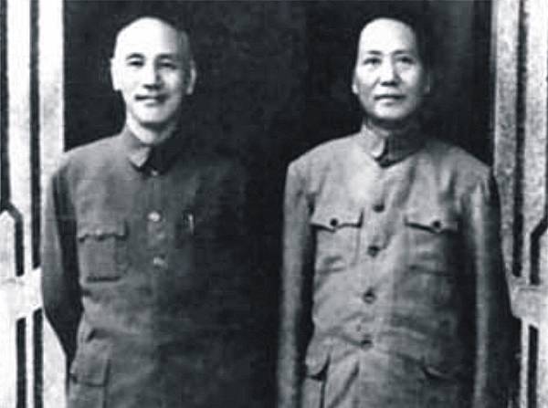 1945年，毛澤東與蔣介石在重慶合影_1000