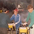 1987年童鴻欽與江蓋世單騎環島_350.jpg
