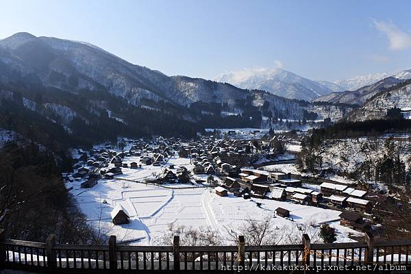白川鄉 合掌屋 來合掌村必去的景點 城山天守閣展望台 如何去 接駁巴士資訊 請務必留時間上去展望台拍照 請多留點時間停留在合掌村吧 荻町城跡展望台 日本自助旅行大補帖 凱子凱