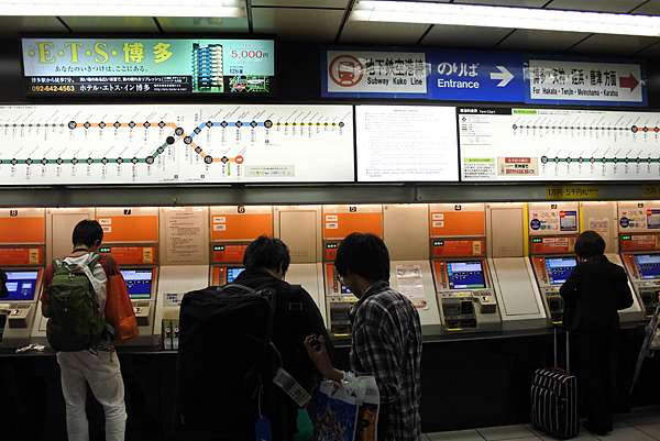 九州交通攻略 進出 福岡機場 的交通方式 福岡空港到博多 天神實在太方便了 福岡空港國際線航廈介紹 日本自助旅行大補帖 凱子凱 九州交通攻略 進出 福岡機場 的交通方式 福岡空港到博多 天神實在太方便了 福岡空港國際線航廈介紹 日本自助旅行大補帖 凱子凱