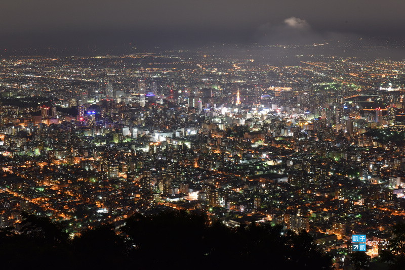 北海道札幌 夜景 藻岩山展望台 戀人約會勝地 日本新三大夜景 纜車 交通 營業時間資訊 札幌もいわ山ロープウェイ 日本自助旅行大補帖 凱子凱
