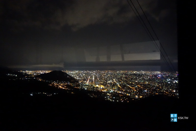 北海道札幌 夜景 藻岩山展望台 戀人約會勝地 日本新三大夜景 纜車 交通 營業時間資訊 札幌もいわ山ロープウェイ 日本自助旅行大補帖 凱子凱