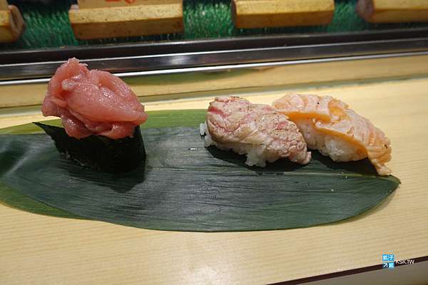 仙台車站 美食推薦 北辰鮨 站著吃超新鮮生魚片壽司 超人氣名店 寿司北辰鮨仙台駅鮨通り店 日本自助旅行大補帖 凱子凱