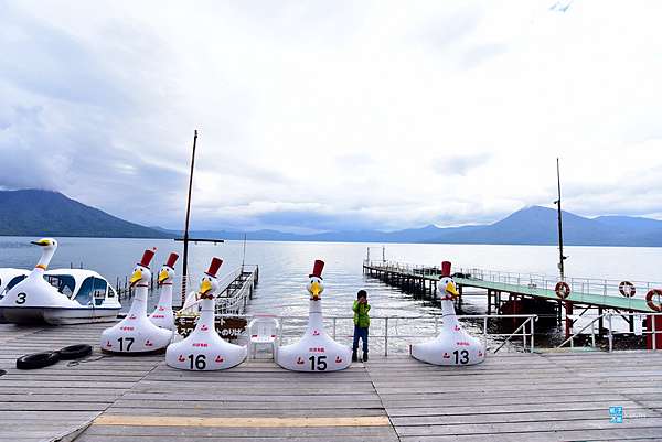 北海道 札幌近郊景點推薦 支笏湖 夏天景色美 冬天有支笏湖冰濤祭 還有支笏湖溫泉可泡 夏秋冬完整景色分享 交通介紹 日本自助旅行大補帖 凱子凱 北海道 札幌近郊景點推薦 支笏湖 夏天景色美 冬天有支笏湖冰濤祭 還有支笏湖溫泉可泡 夏秋冬完整景色分享 交通介紹 日本自助旅行大補帖 凱子凱