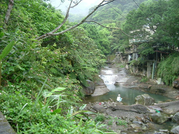 再照清楚一點旁邊的風景