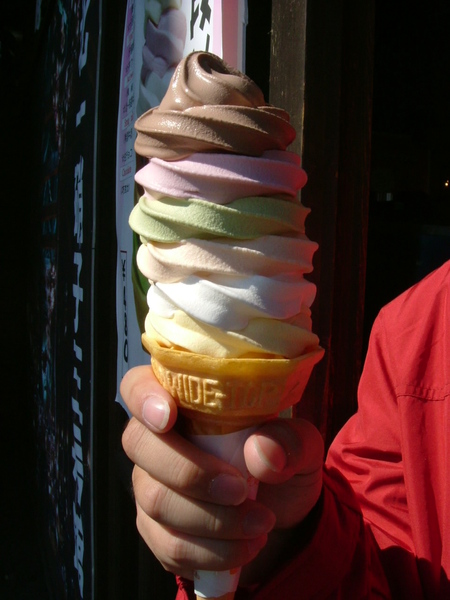 3號館一定要吃的六色大冰淇淋
