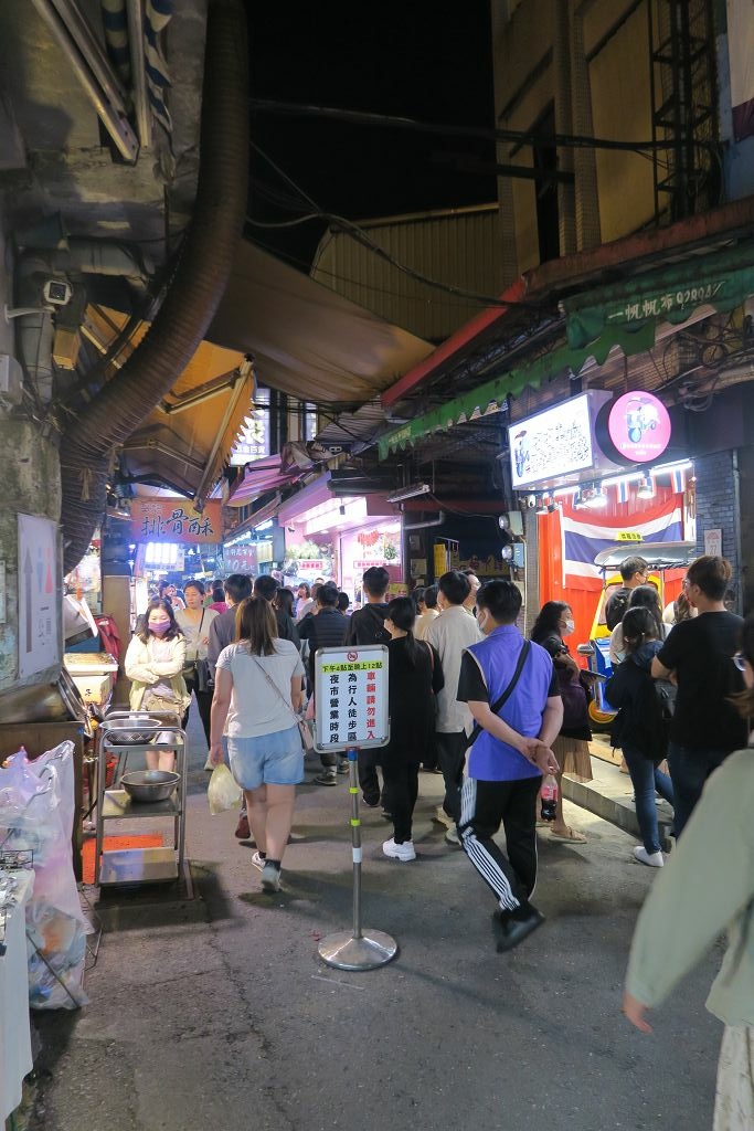 宜蘭--宜蘭市  車站附近美食(大麵章、東門夜市、冰島雪花妹