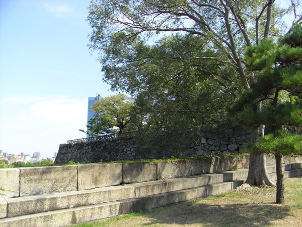 大阪城公園外圍石牆2.JPG