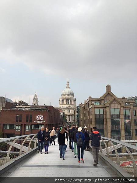 千禧橋 (Millenium Bridge) 及聖保羅大教堂 (St. Paul Cathedral)