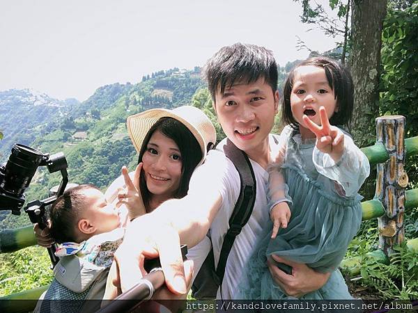 爸爸帶小孩.jpg 爸爸帶小孩.jpg