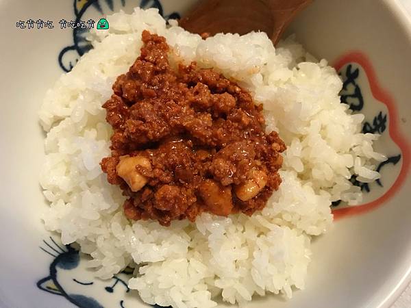 新東陽辣味肉醬3.JPG