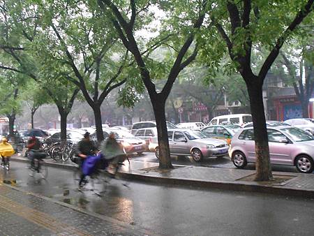 灰茫茫的北京街道