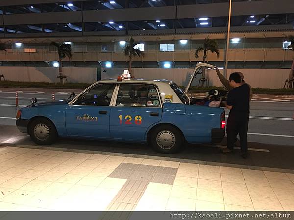 沖繩的計程車大多看起來很老舊，很像「我只是個計程車司機」中的