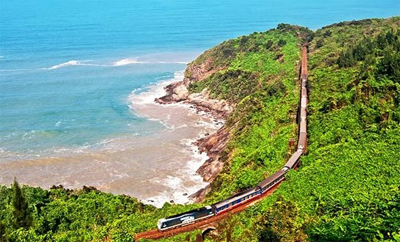 一生必去的越南最美鐵路線：順化皇城到峴港越南鐵路旅遊