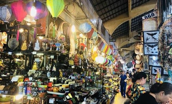 胡志明濱城市場買衣服山寨貨吃美食逛夜市一次搞定