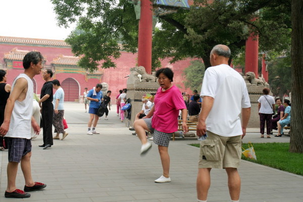踢毽子