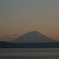 洞爺湖日出-羊蹄山-有北海道的富士山之稱.JPG