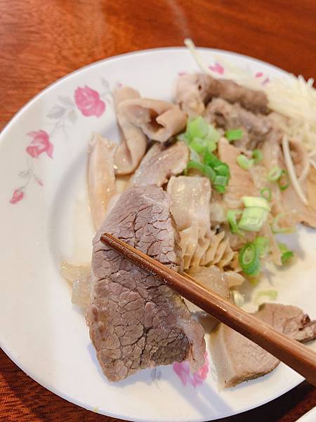 【台北美食/南港區】金春發 昆陽店-微辣炒咖哩牛肉,零腥綜合