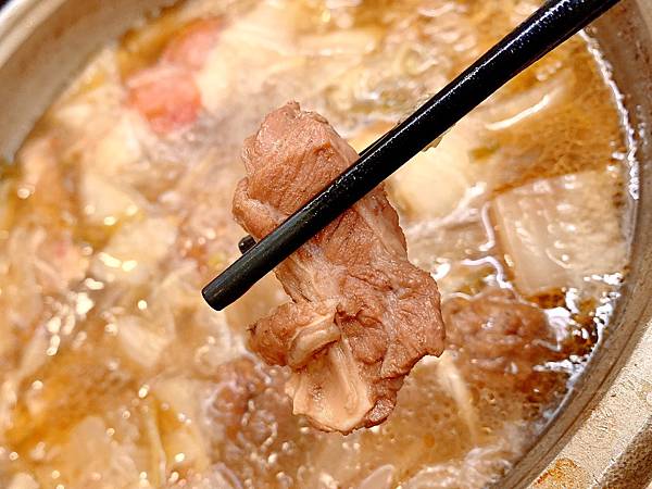 【基隆美食/仁愛區】狀元紅牛肉火鍋專家-金黃色澤紅燒湯頭,鮮